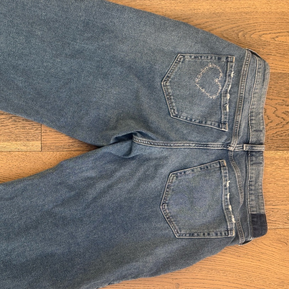 Hollister Low-Rise Baggy Jeans w/ Embroidered Heart Pocket